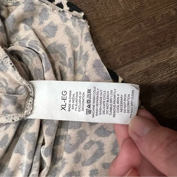 Kate Spade Pajama Top Button Down Leopard - Picture 5 of 7